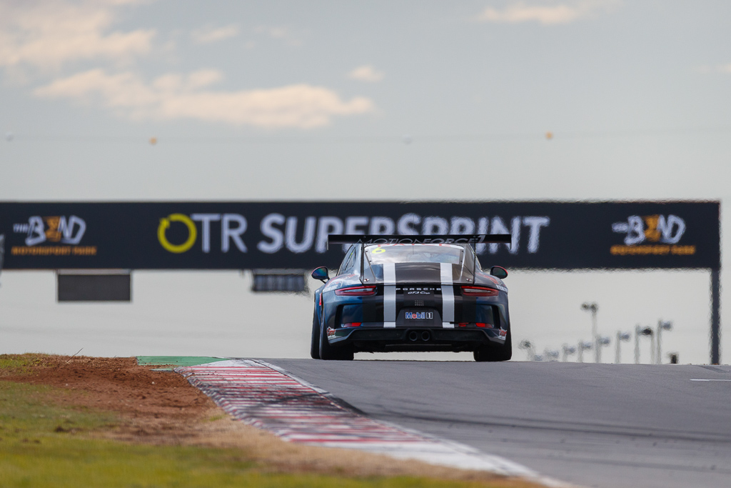 Tim Miles #6 racing at The Bend Motorsport Park 2019