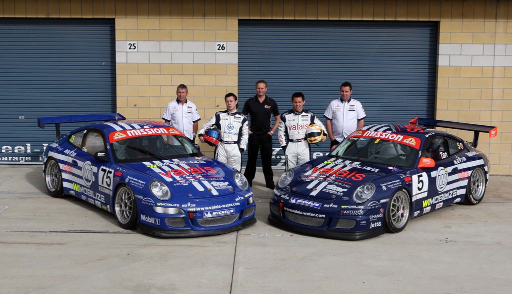 McElrea Racing with the Porsche GT3 Cup Challenge at Symmons Plains in 2009