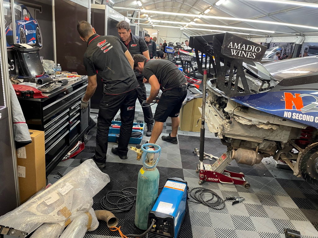 McElrea Racing crew at The Bend Motorsport Park 2021