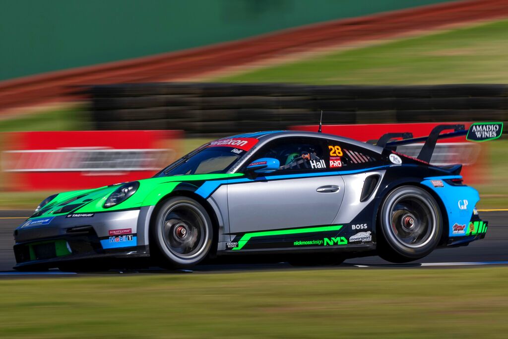 Bayley Hall #28 racing at Sandown International Raceway 2023